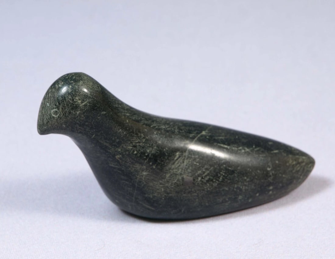 Inuit Canada Native American Inuit Soapstone Carving Black Bird Duck: This is a vintage Primitive Native American Eskimo Inuit bird Figurine. The figurine is made from soapstone and is very beautiful. It is app. 3 1/4" tall and it is 5 1/2" long. It is in good vintage