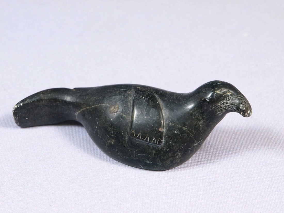 Soapstone Inuit Native Canada Figurine Black Seal Signed Vintage Sticker (1 of 5)