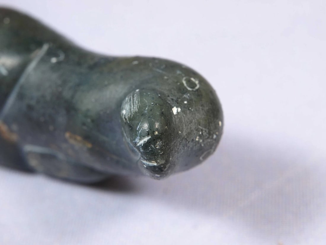 Soapstone Inuit Native Canada Figurine Black Seal Signed Vintage (1 of 5)