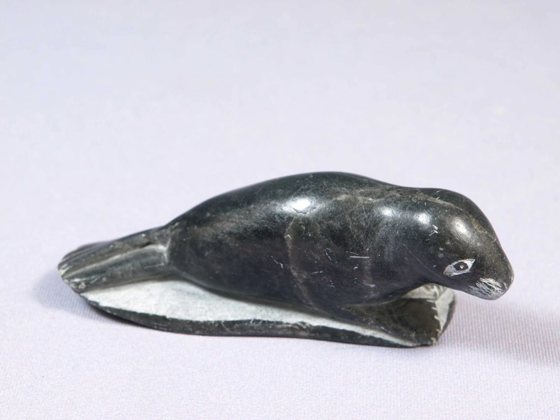 Soapstone Inuit Native Canada Figurine Seal SIGNED Vintage 1978: This is a vintage, Primitive Native American Canadian Inuit Figurine. The figurine is made from soapstone and is very beautiful. It is a vintage figurine, made in 1978. It is signed. The carving is