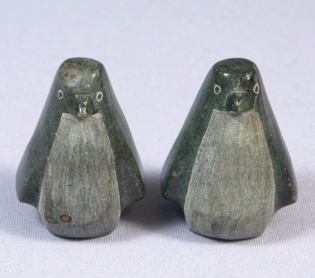 Vintage Soapstone Carving Figurine Penguins: This is a vintage pair of two penguins. They are made from soapstone. The figurines are 2 3/4" tall. They are in good vintage condition Reserve: $100.00 Shipping: Domestic: Flat-rate of $53.00 to