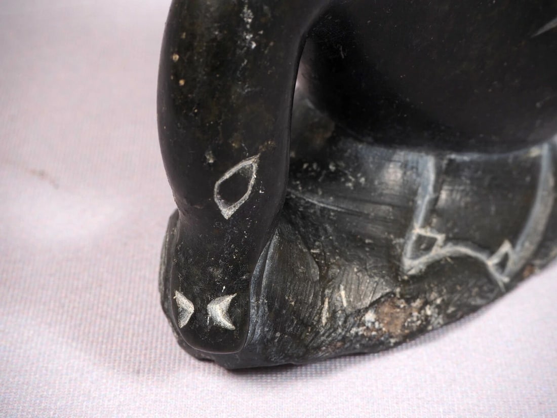 Inuit Eskimo Native American Soapstone Carving Goose Duck Loonie Vintage: This is a vintage Primitive Native American Figurine. The figurine is made from stone and is very beautiful. Ii is very unusual figure of a duck or goose. The carving is app. 3 3/4" tall and approx.