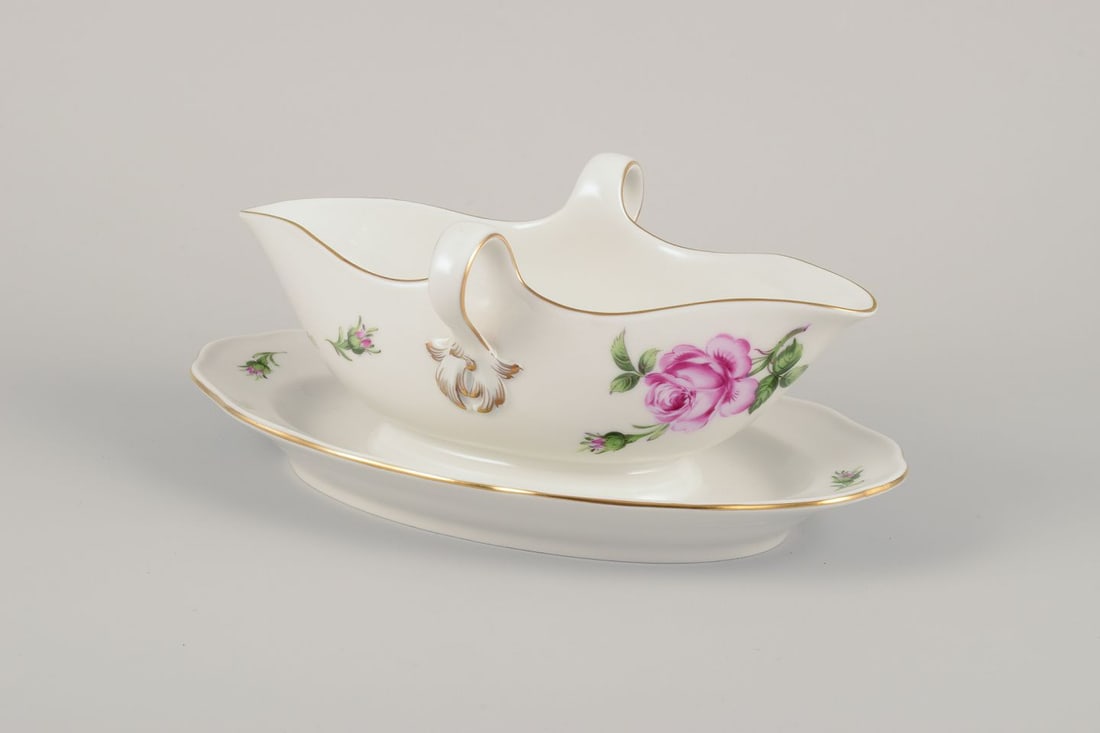 Meissen, Germany. Sauce boat on stand with a motif of pink rose. Approx. 1920/30s. - 3