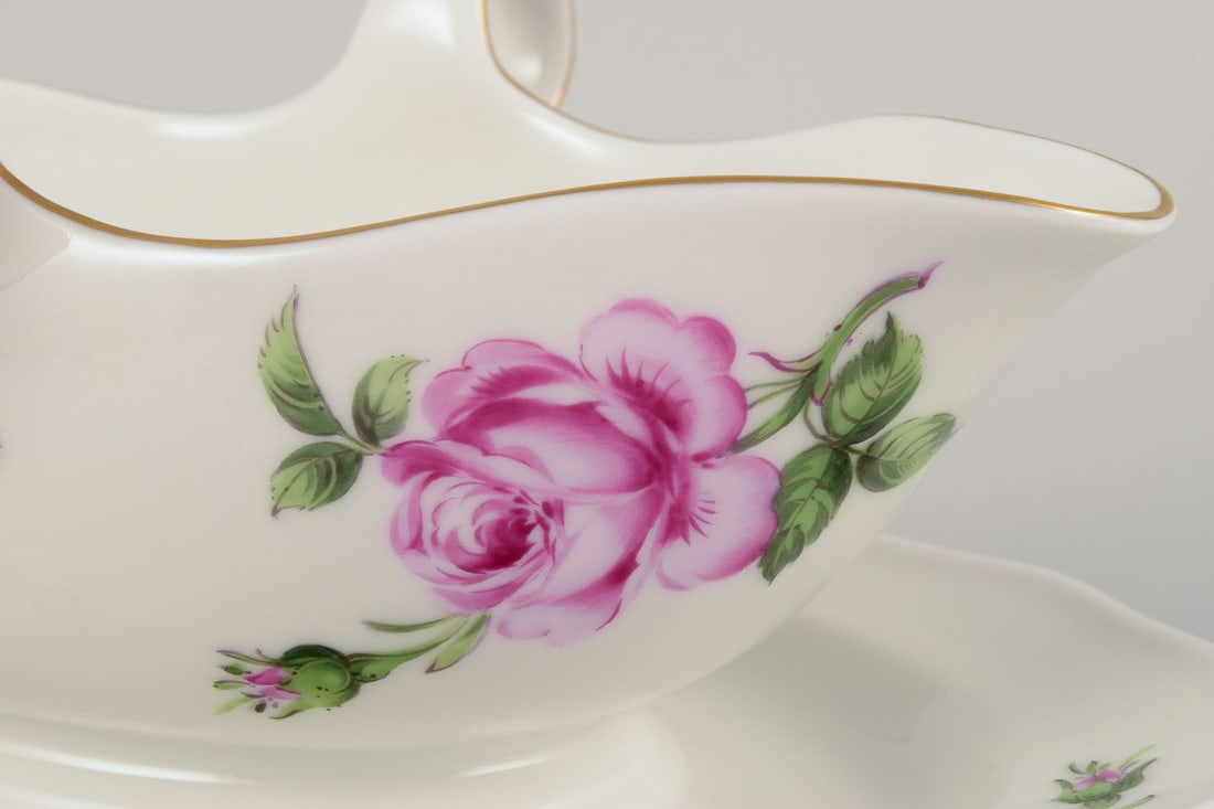 Meissen, Germany. Sauce boat on stand with a motif of pink rose. Approx. 1920/30s. - 4