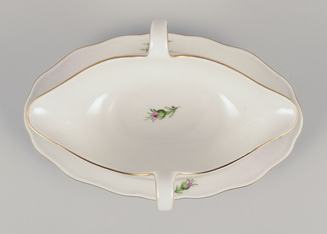 Meissen, Germany. Sauce boat on stand with a motif of pink rose. Approx. 1920/30s. - 6