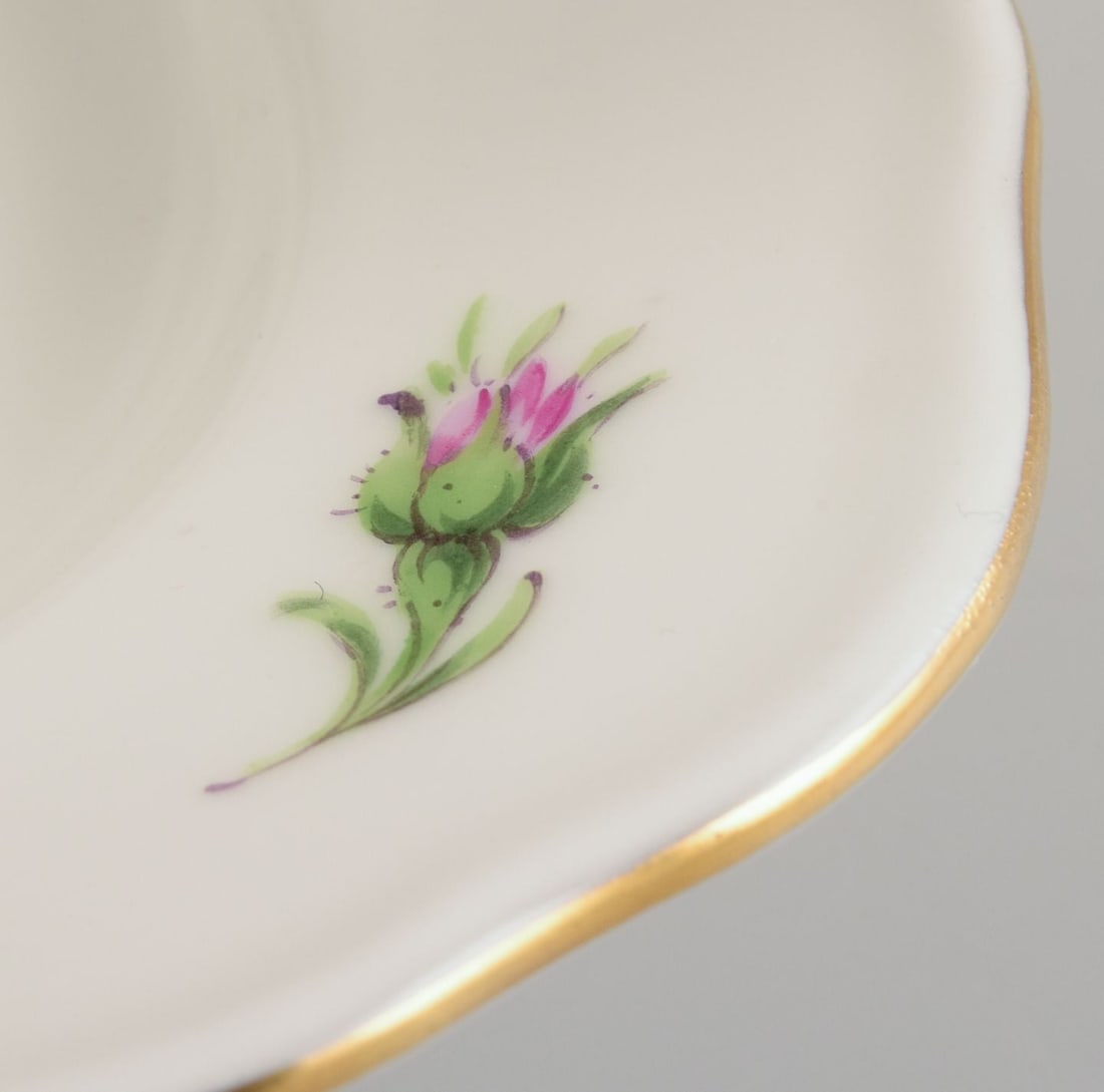 Meissen, Germany. Sauce boat on stand with a motif of pink rose. Approx. 1920/30s. - 8