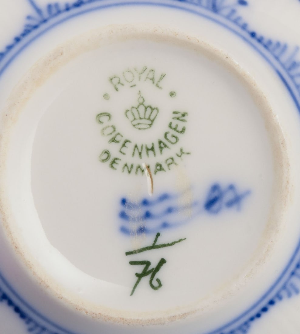 Royal Copenhagen Blue Fluted Plain. A set of four porcelain teacups with saucers. Approx. 1950 - 6