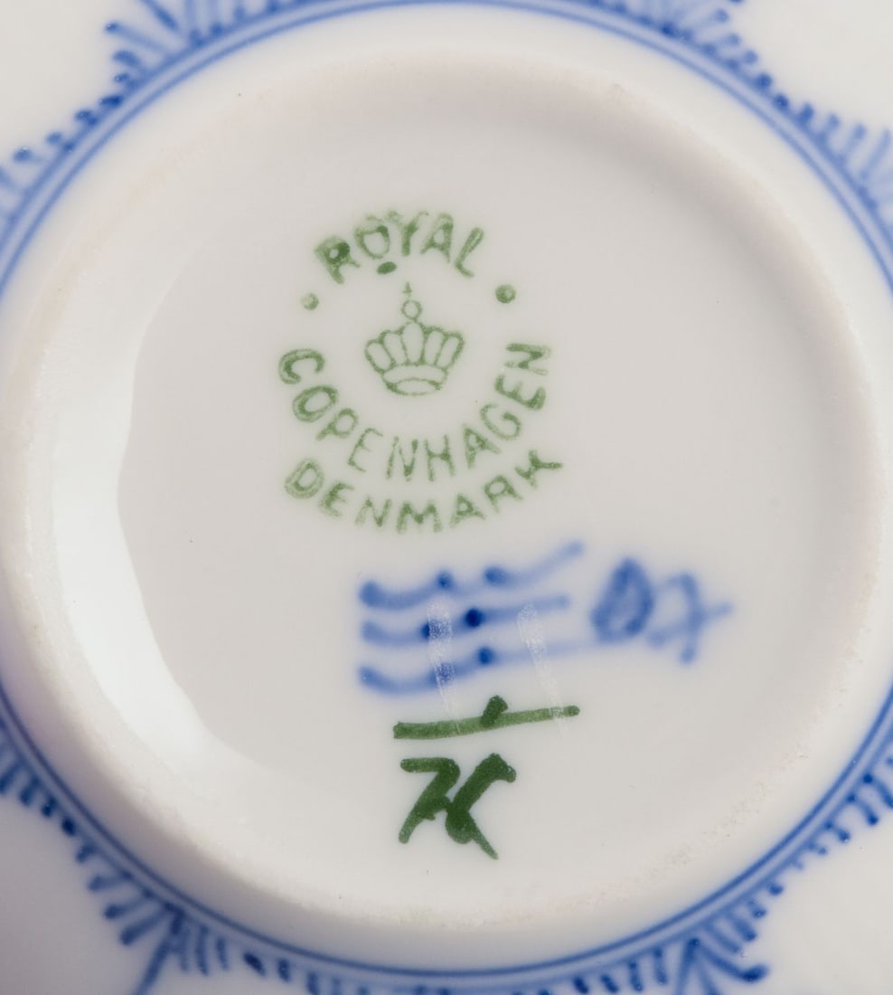 Royal Copenhagen Blue Fluted Plain. A set of four porcelain teacups with saucers. Approx. 1950 - 7