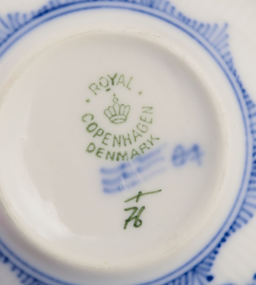 Royal Copenhagen Blue Fluted Plain. A set of four porcelain teacups with saucers. Approx. 1950 - 9