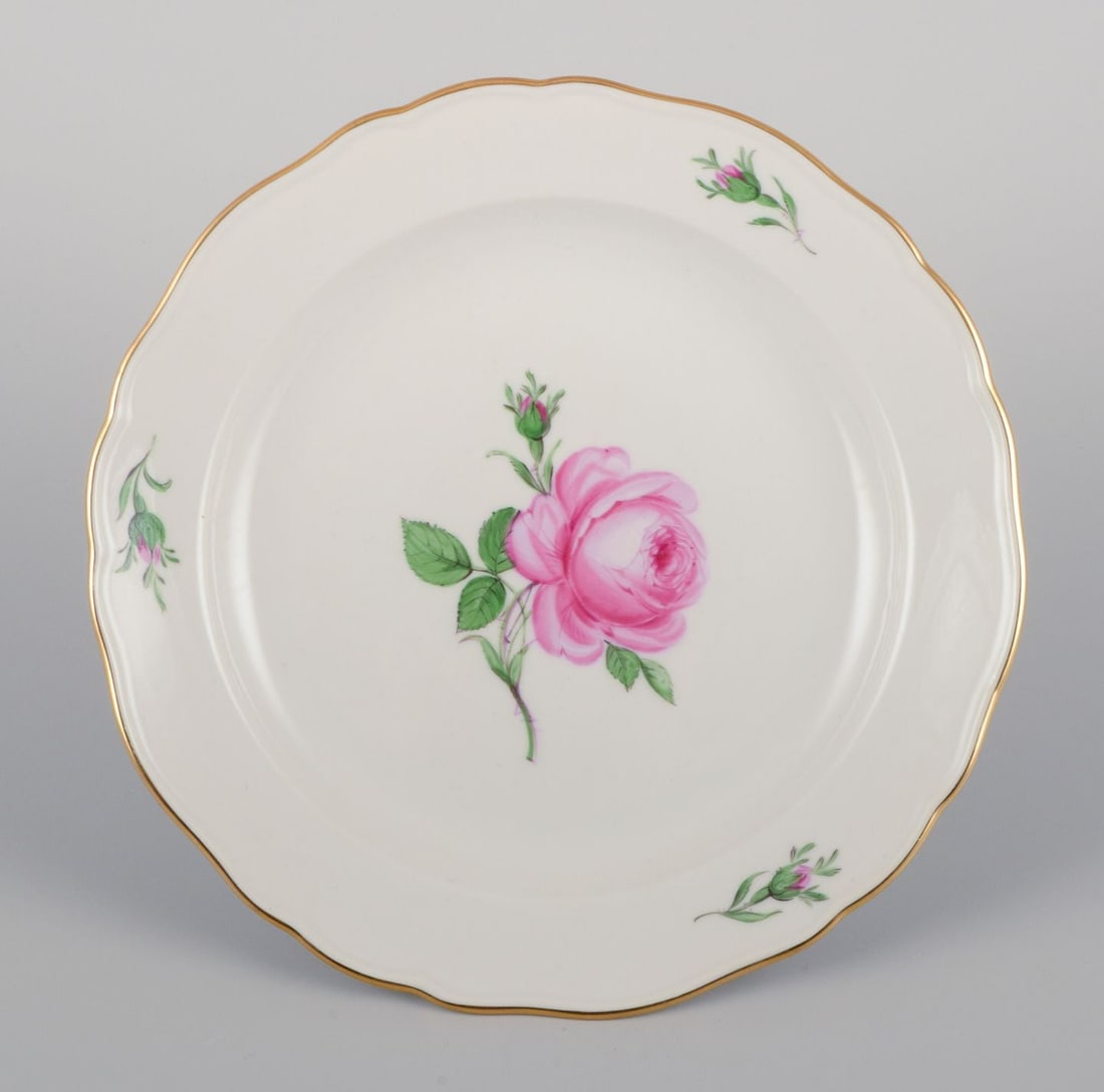 Meissen, Germany. Four lunch plates with motif of pink rose. Approx. 1920/30s. - 6