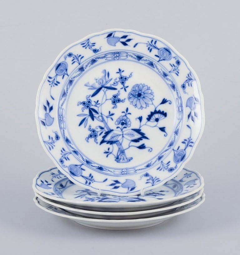 Meissen, Germany. A set of four 'Blue Onion' pattern porcelain plates. Marked.a (1 of 8)