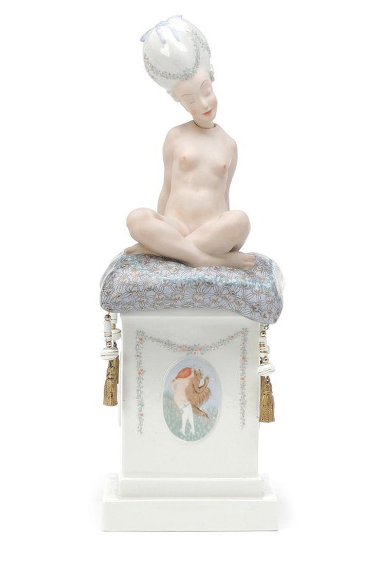 Gerhard Henning for Royal Copenhagen. Porcelain bobblehead doll 'Ane Mari' decorated with overglaze - 3
