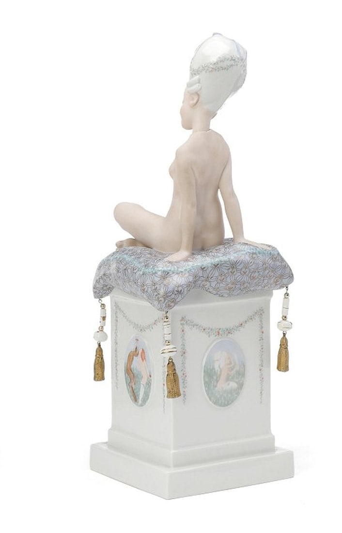 Gerhard Henning for Royal Copenhagen. Porcelain bobblehead doll 'Ane Mari' decorated with overglaze - 4