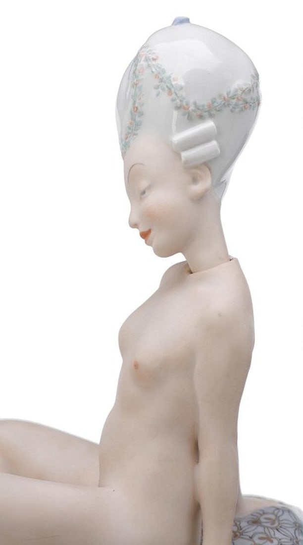 Gerhard Henning for Royal Copenhagen. Porcelain bobblehead doll 'Ane Mari' decorated with overglaze - 5