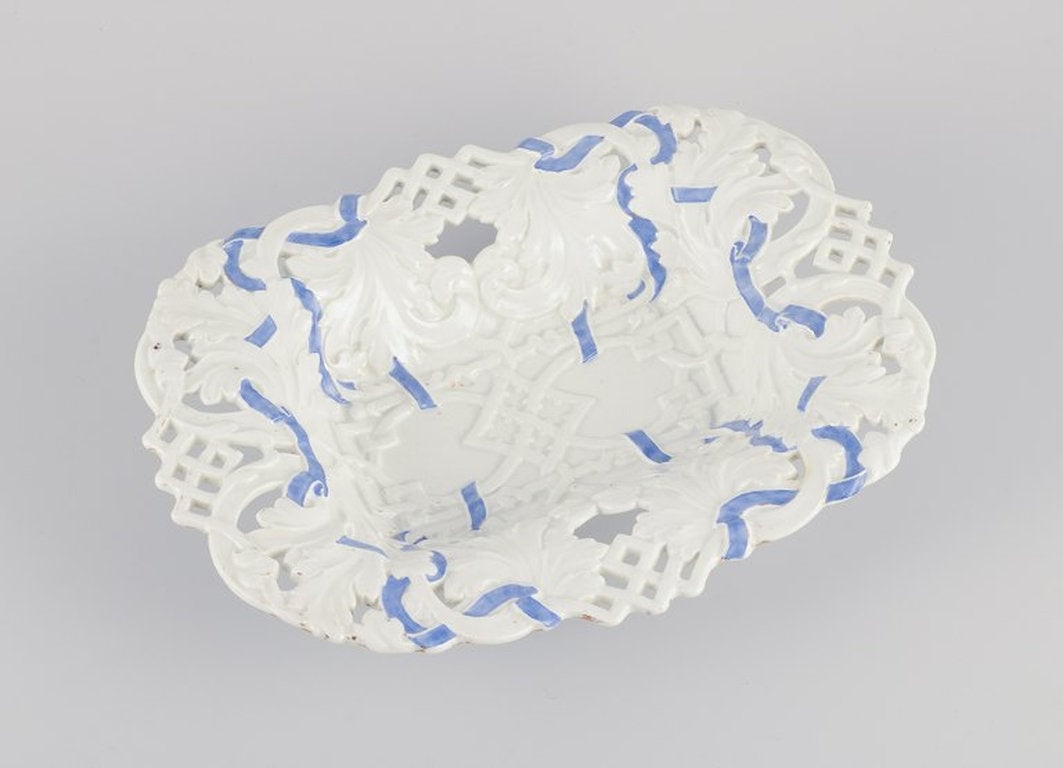 Meissen, Germany. Large square bowl in porcelain. Late 19th century. (1 of 8)