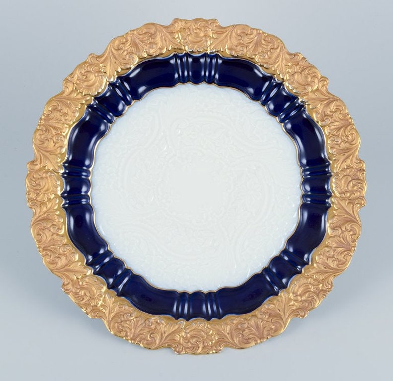 Meissen, Germany. Decorative plate in porcelain. Mid-20th century. - 2
