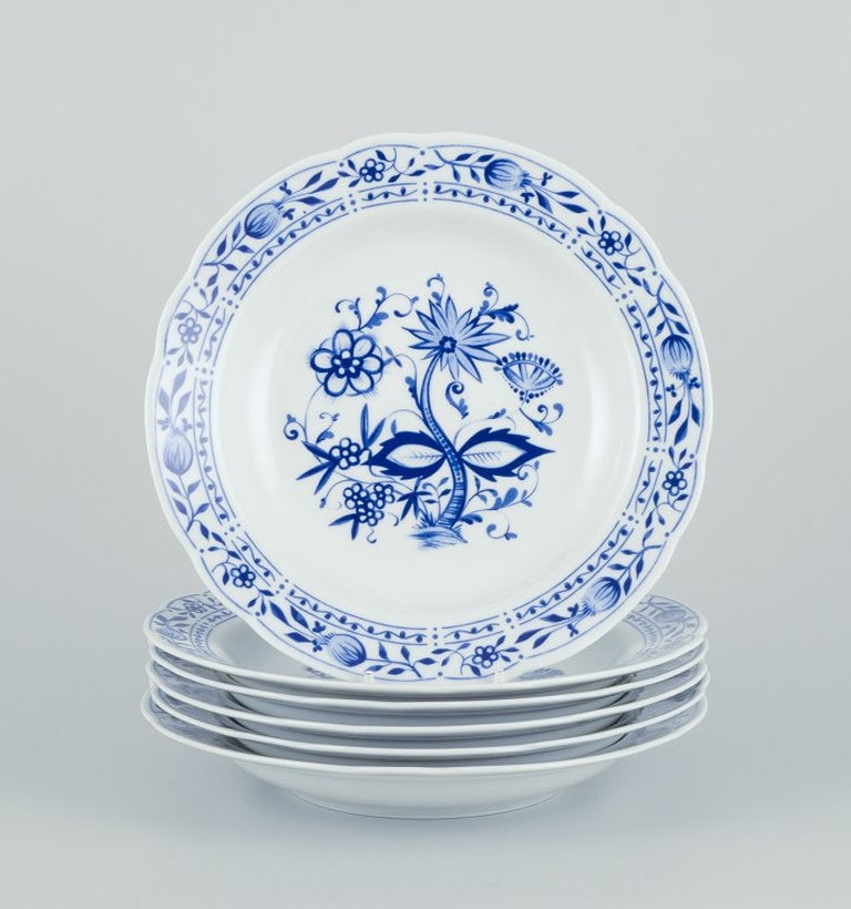 Kahla, Germany. A set of six deep plates in porcelain with Blue Onion decoration. Circa 1970s. (1 of 6)