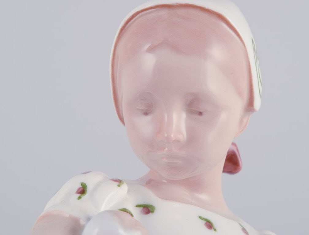 Mary Ingeborg Plockross Irminger for Bing & Grøndahl, Denmark. Porcelain figurine of a girl - 7
