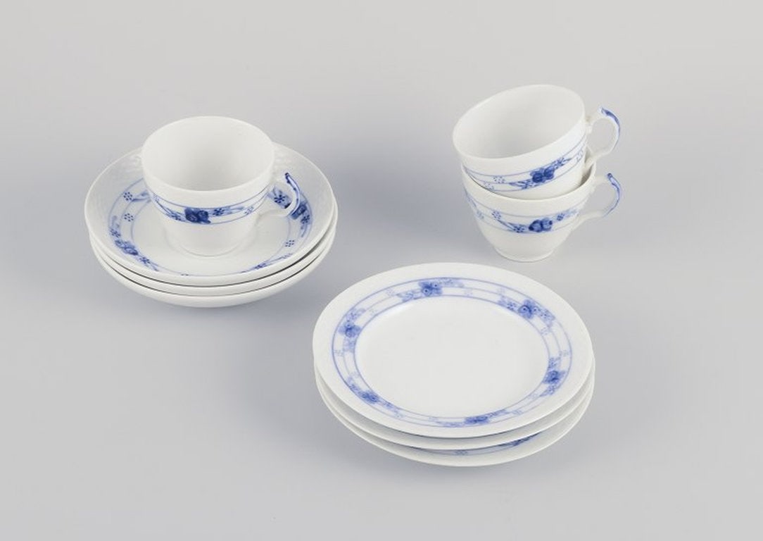 Early Royal Copenhagen Rosenknop / Blå Rose. Coffee set for three persons in hand-painted (1 of 10)