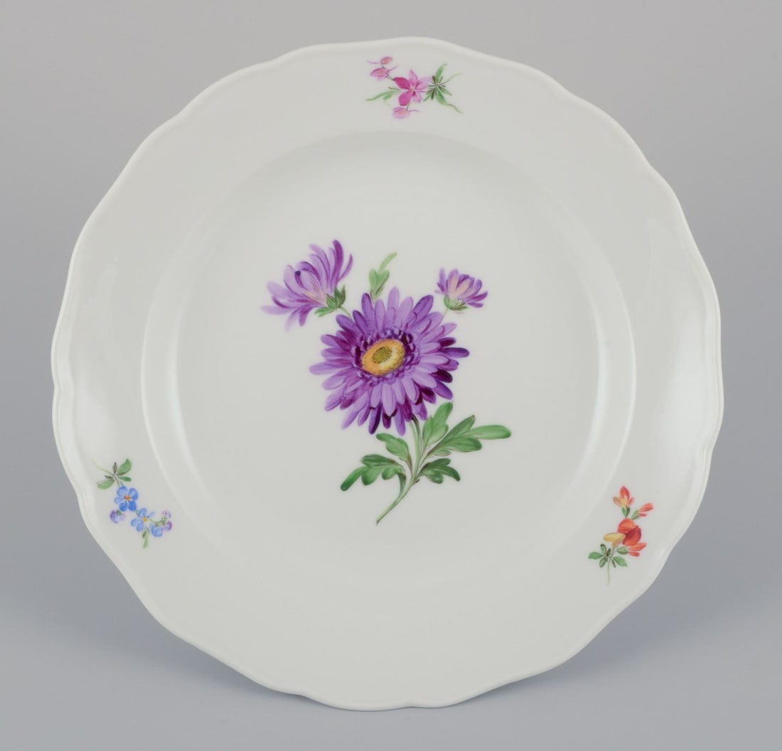 Meissen, Germany. A set of four porcelain dinner plates with floral motifs. Approx. from 1900. - 4
