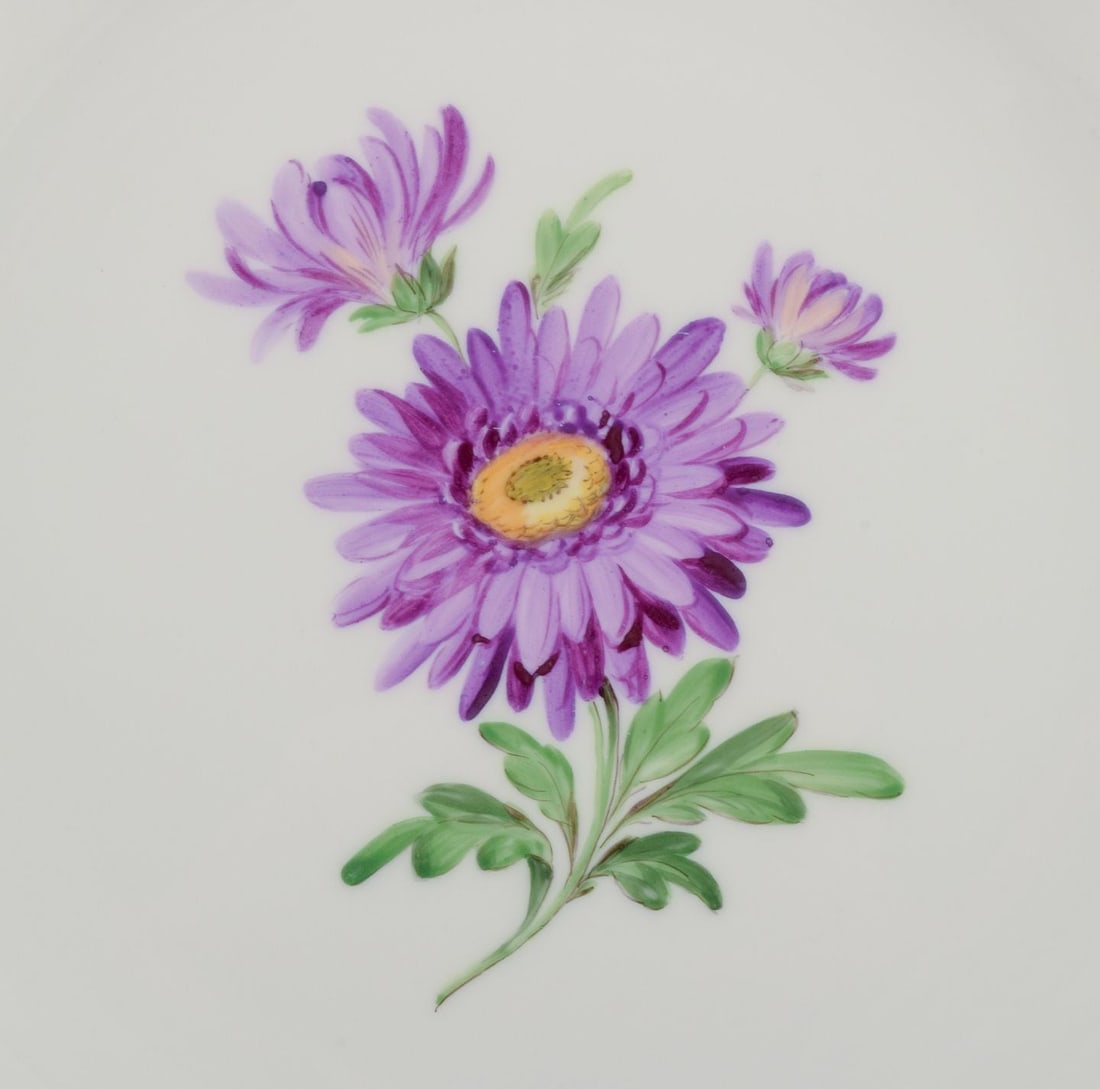 Meissen, Germany. A set of four porcelain dinner plates with floral motifs. Approx. from 1900. - 9