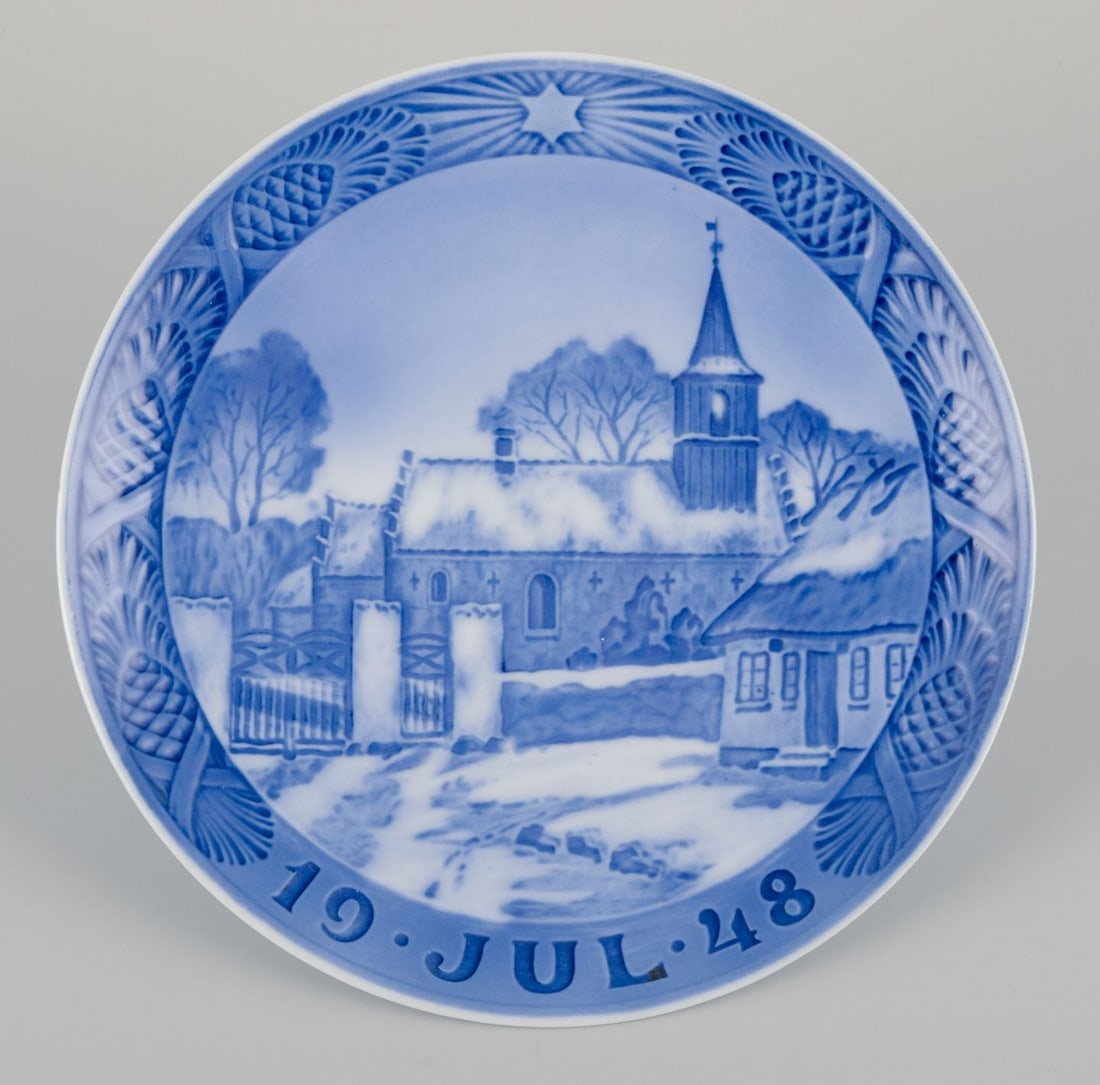 Royal Copenhagen, Denmark. Porcelain Christmas plate from 1948. (1 of 6)