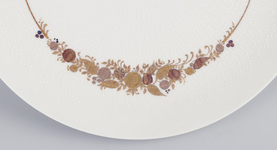 Bjørn Wiinblad for Rosenthal Studioline 362, Germany. A set of eight 'Romanze' breakfast plates - 4