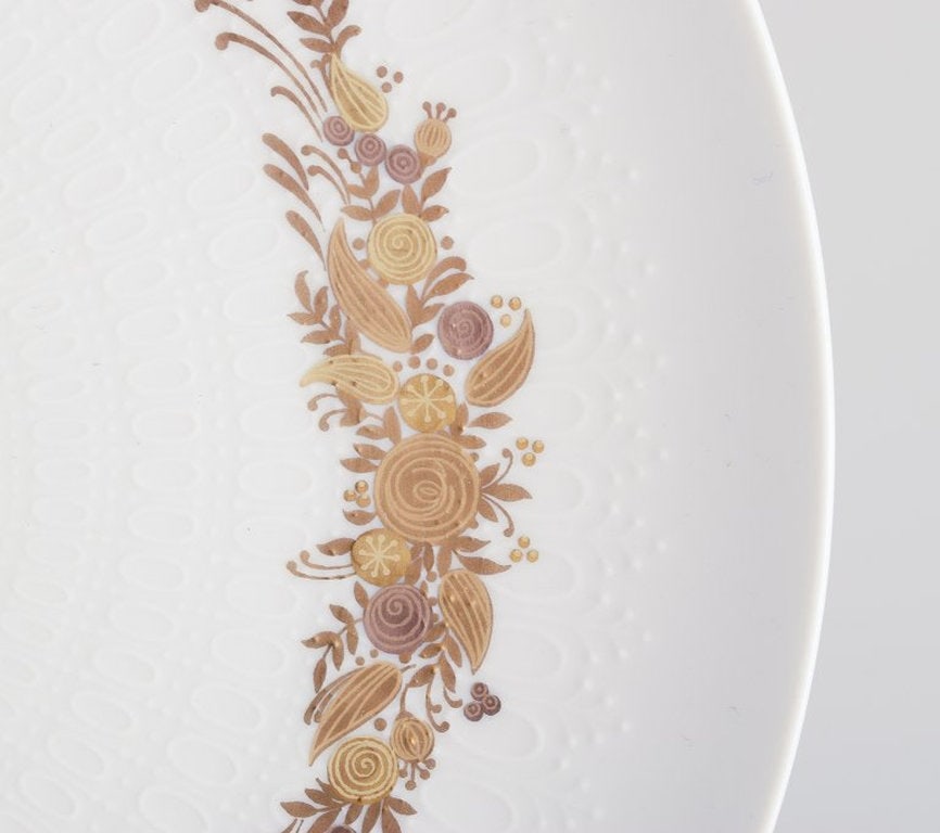Bjørn Wiinblad for Rosenthal Studioline, Germany. A set of six 'Romanze' dinner plates in - 6