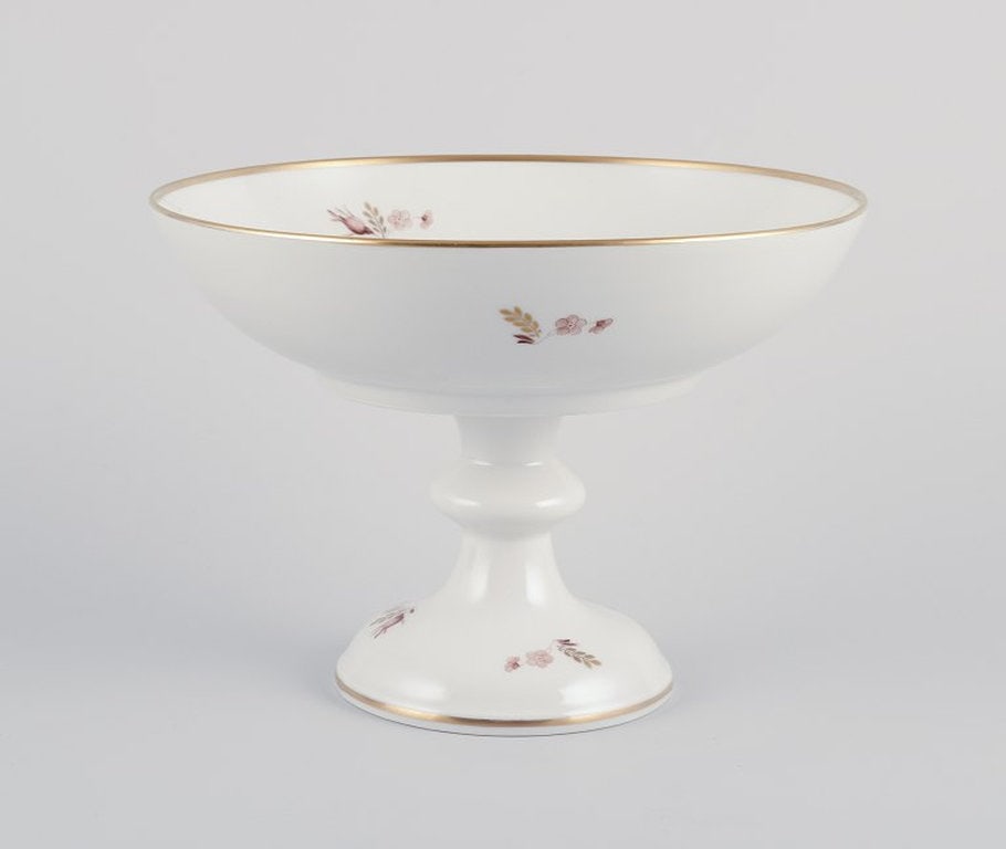 Royal Copenhagen. Brun Rose porcelain centrepiece with gold edge. 1980-1984.: Royal Copenhagen, Brun Rose centrepiece with gold edge. Model number: 688/9046. Dated: 1980-1984. First factory quality. Perfect condition. Marked. Dimensions: D 21.0 cm x H 15.0 cm.; Royal