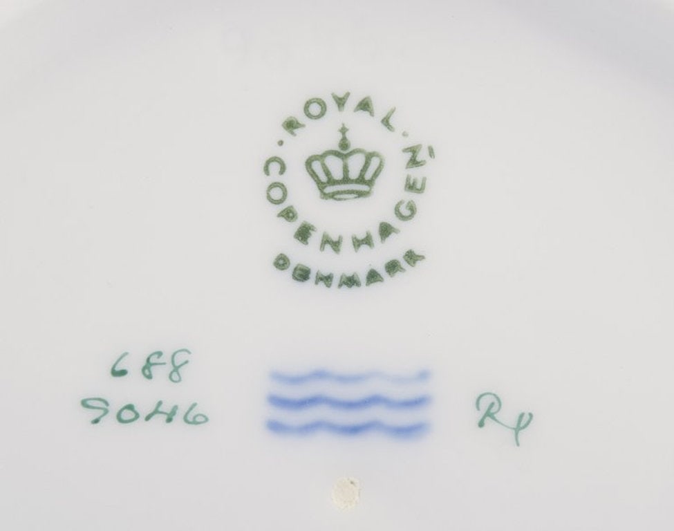 Royal Copenhagen. Brun Rose porcelain centrepiece with gold edge. 1980-1984. - 9