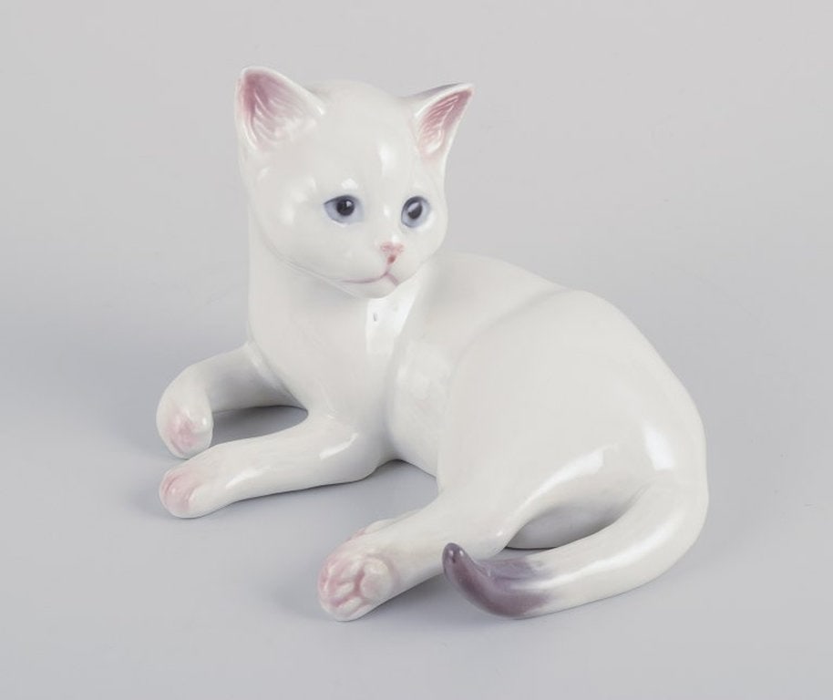 Royal Copenhagen. Porcelain figurine of a white kitten. 1991-1995. (1 of 8)
