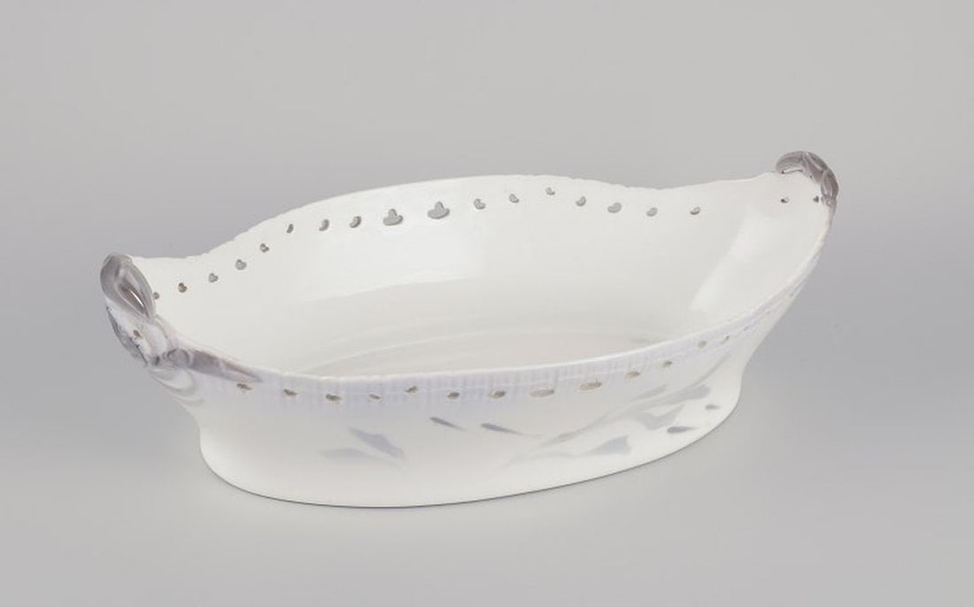 Royal Copenhagen. Large Art Nouveau porcelain jardinière. Late 19th century. (1 of 9)