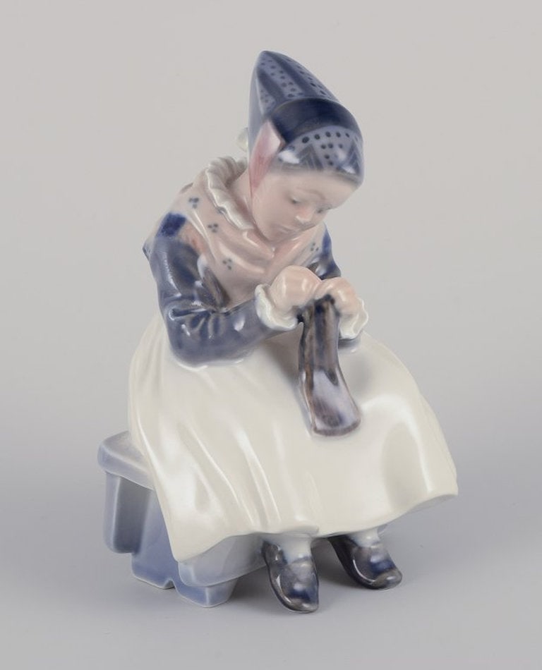 Royal Copenhagen. Porcelain figurine. Amager girl in traditional dress with knitwear. 1930s/40s. - 2