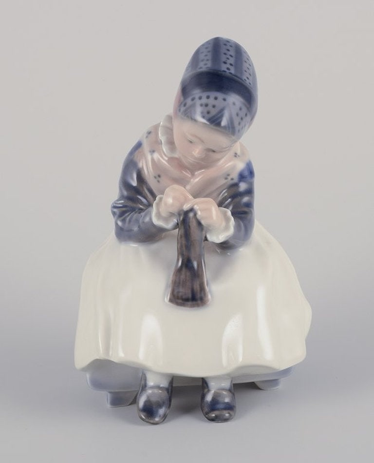 Royal Copenhagen. Porcelain figurine. Amager girl in traditional dress with knitwear. 1930s/40s. - 3