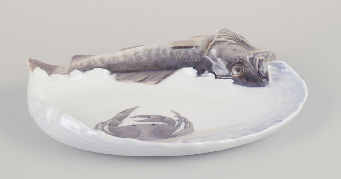 Rare Royal Copenhagen Art Nouveau porcelain dish. Modeled with codfish in relief. 1889-1922. - 3