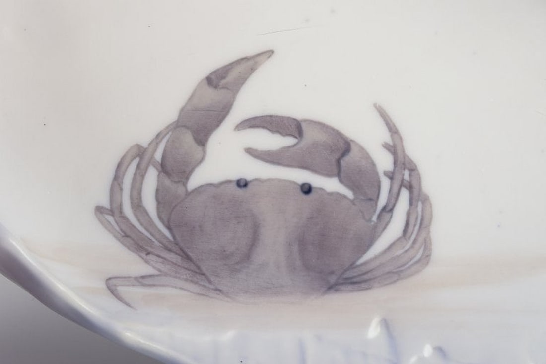 Rare Royal Copenhagen Art Nouveau porcelain dish. Modeled with codfish in relief. 1889-1922. - 5