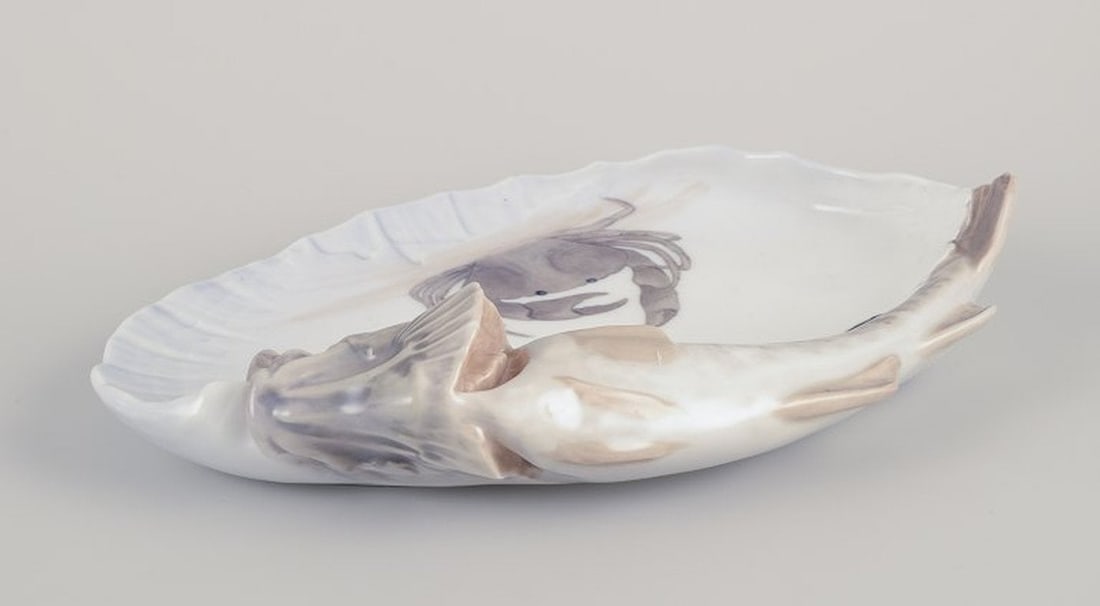 Rare Royal Copenhagen Art Nouveau porcelain dish. Modeled with codfish in relief. 1889-1922. - 6