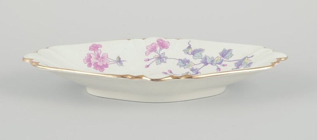 Gustafsberg, Sweden. Two small oblong 'Geranium' earthenware bowl. 1918. - 4