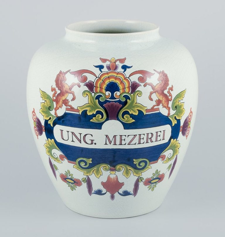 Delft, The Netherlands. Large apothecary jar in earthenware. Early 20th century. - 3