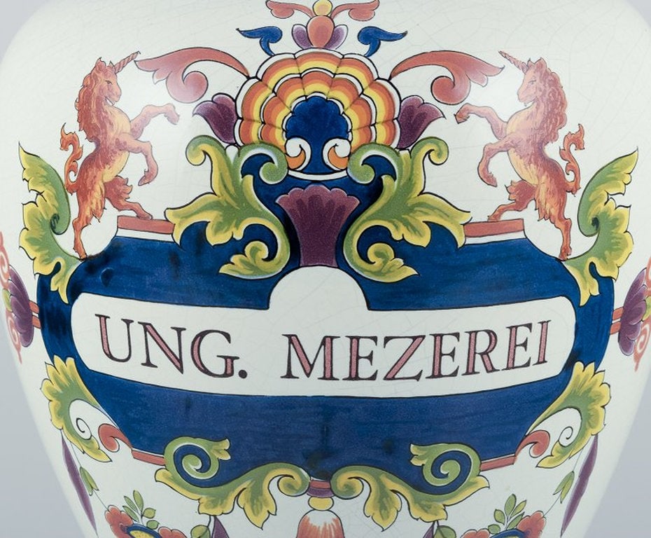 Delft, The Netherlands. Large apothecary jar in earthenware. Early 20th century. - 4