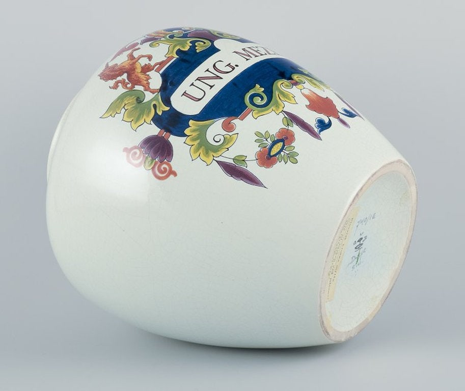 Delft, The Netherlands. Large apothecary jar in earthenware. Early 20th century. - 7