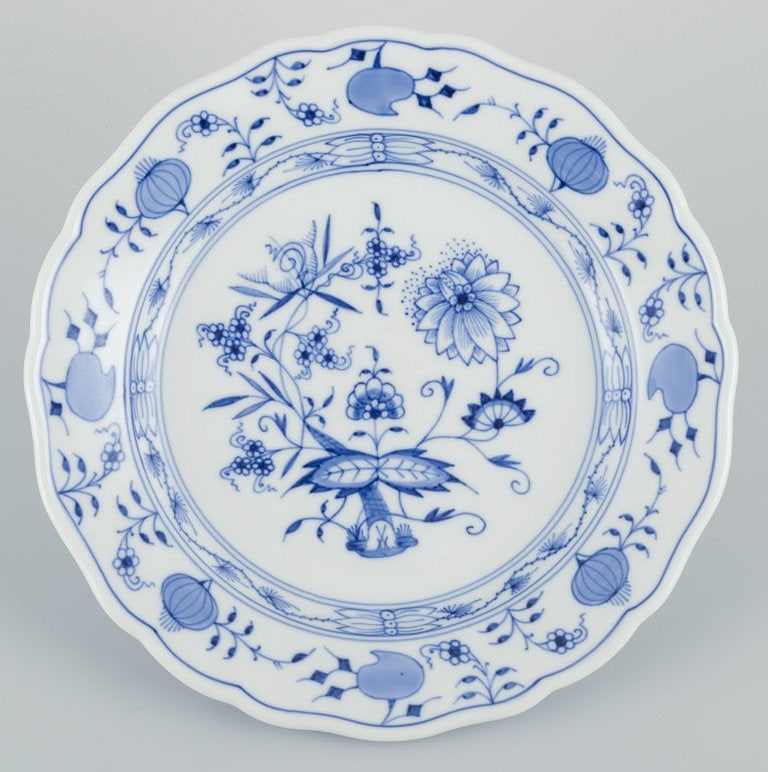 Meissen, Germany. Three Blue Onion patterned plates in porcelain. Early 1900s. - 5