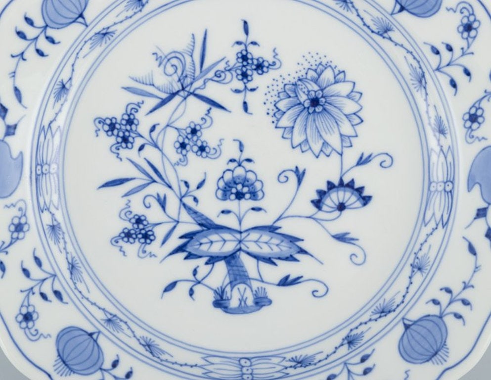 Meissen, Germany. Three Blue Onion patterned plates in porcelain. Early 1900s. - 6