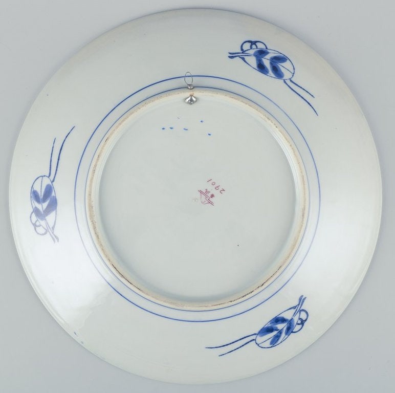 Japanese Kutami dish in porcelain. Hand-decorated with floral motifs. 20th century. - 7