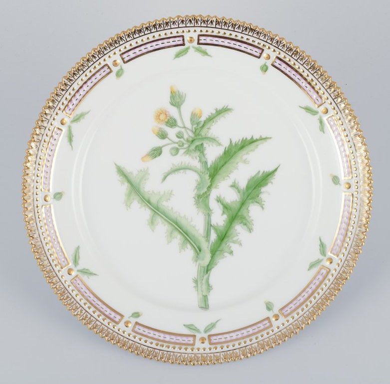 Royal Copenhagen Flora Danica. Lunch plate in hand-painted porcelain. 1960. - 2