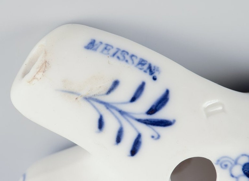 Stadt Meissen, Germany. Onion patterned ocarina porcelain flute. 1930s/40s. - 7