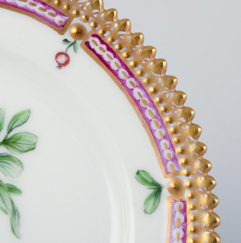 Royal Copenhagen Flora Danica. Side plate in hand-painted porcelain. Ca. 1920s. - 4