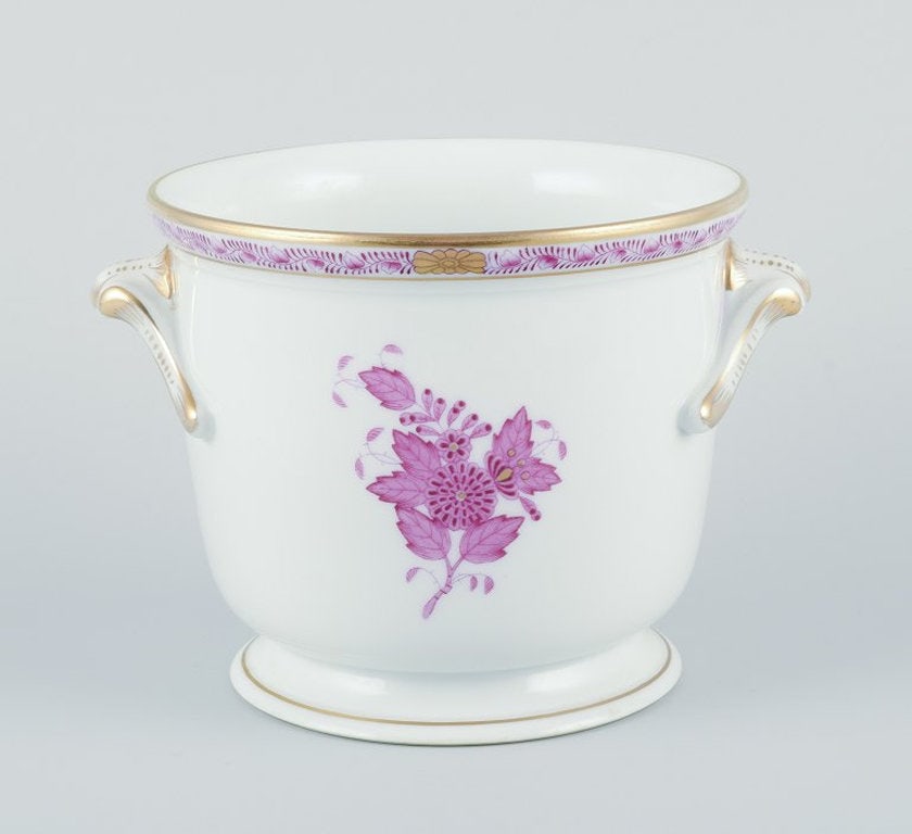 Herend, Hungary. 'Apponyi' flowerpot in hand painted porcelain. Circa 1970s.: Herend, Hungary. "Apponyi" flowerpot. Hand painted with purple floral motifs and gold decoration. Circa 1970s. Marked. Perfect condition. Dimensions: W 17.0 cm. x H 12.0 cm.; Herend, Hungary. "Apponyi