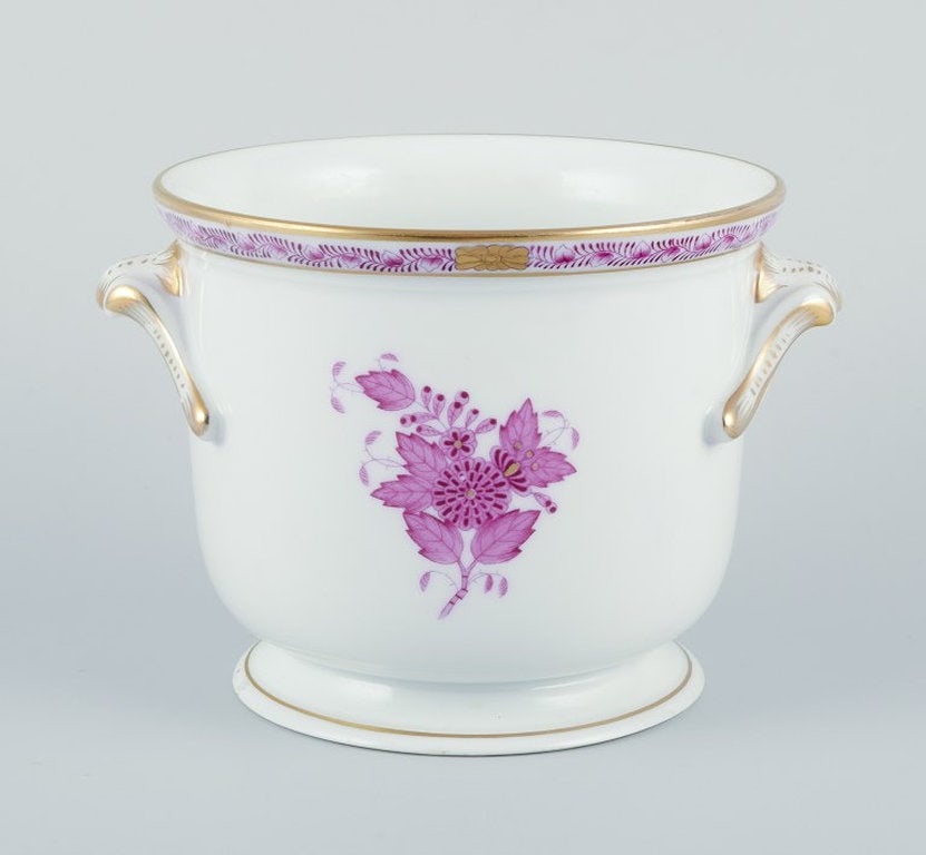 Herend, Hungary. 'Apponyi' flowerpot in hand painted porcelain. Circa 1970s.: Herend, Hungary. "Apponyi" flowerpot. Hand painted with purple floral motifs and gold decoration. Circa 1970s. Marked. Perfect condition. Dimensions: W 17.0 cm. x H 12.0 cm.; Herend, Hungary. "Apponyi