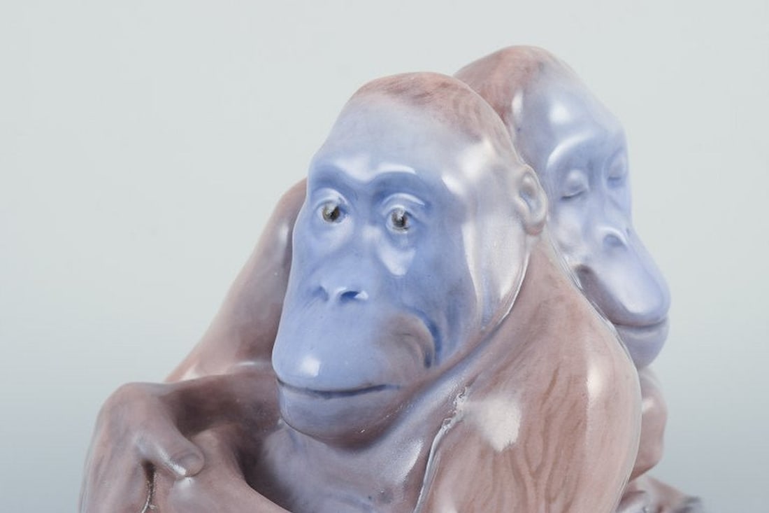 Knud Kyhn for Royal Copenhagen. Rare porcelain figurine of two orangutans. Dated early 1900s. - 4